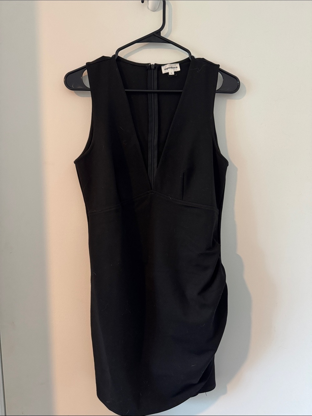 Black V-Neck Sleeveless Sheath Dress